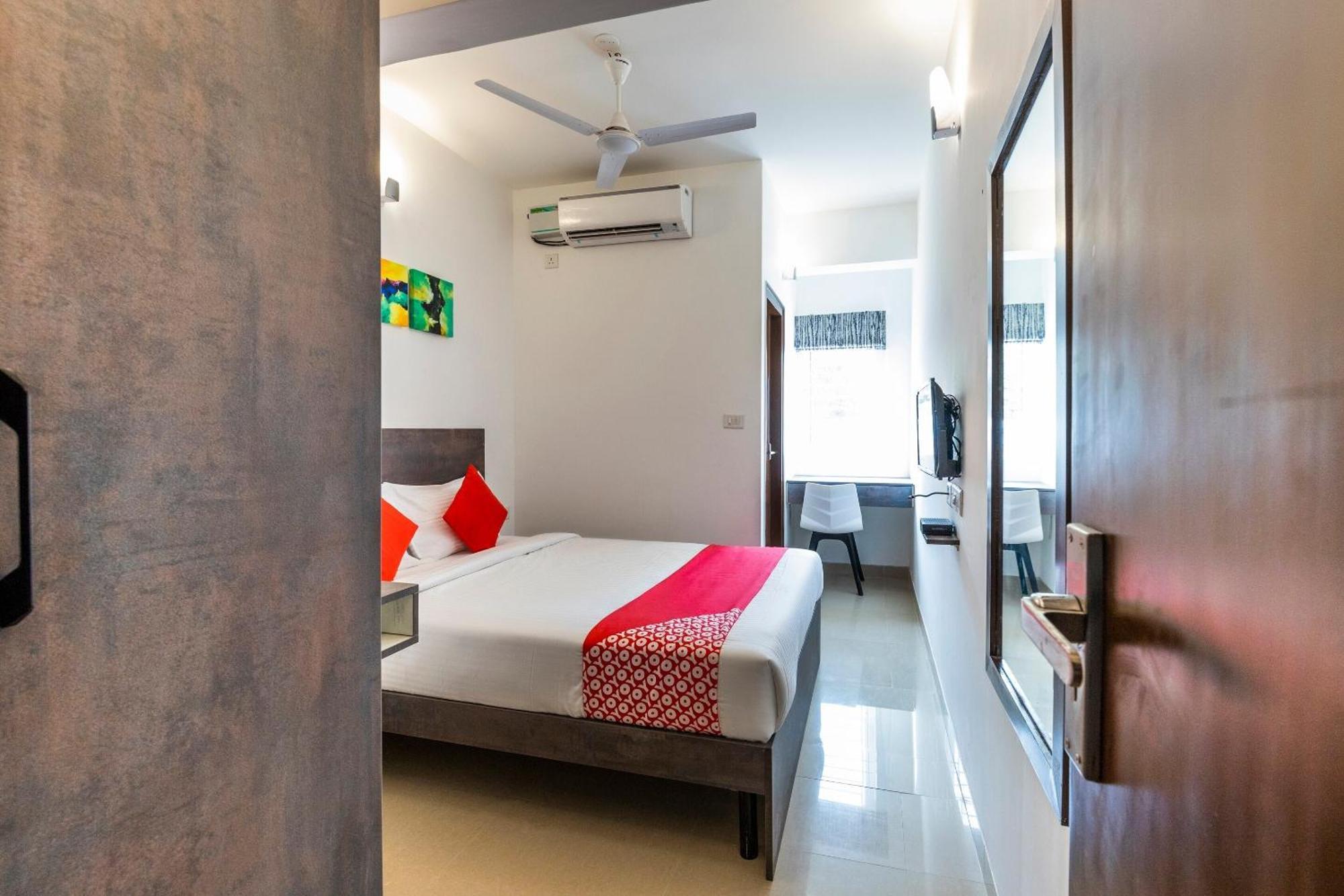 Super Townhouse Hebbal Hotell Bangalore Eksteriør bilde